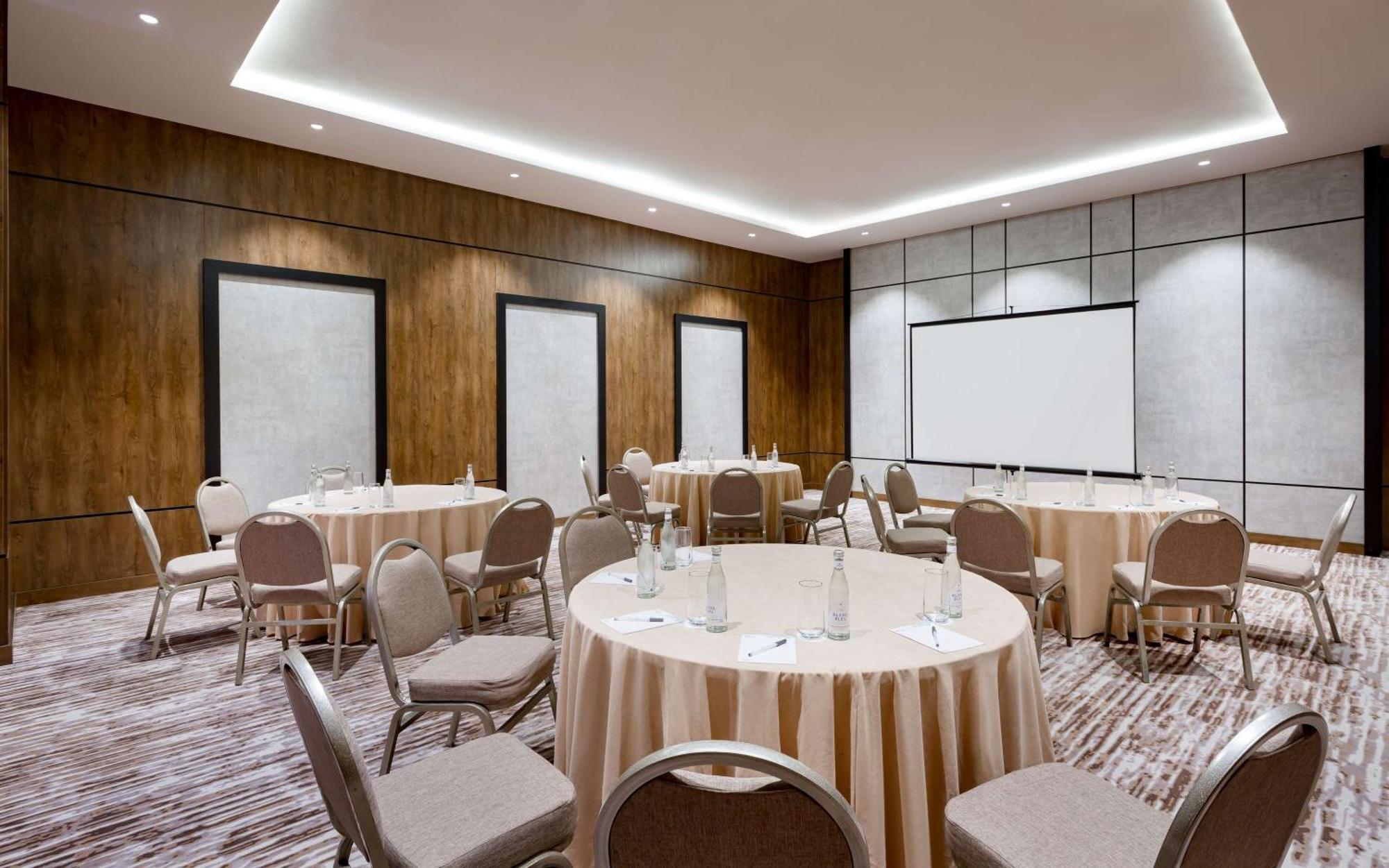 Hilton Garden Inn Samarkanda Zewnętrze zdjęcie