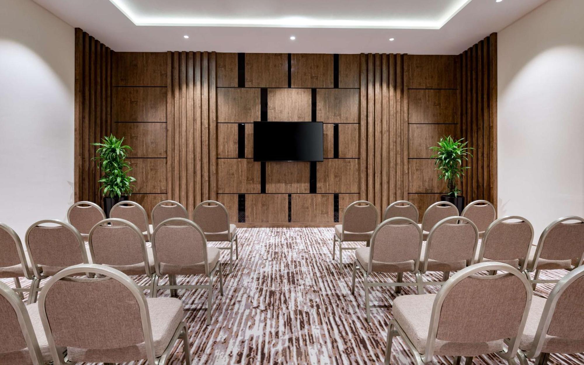 Hilton Garden Inn Samarkanda Zewnętrze zdjęcie